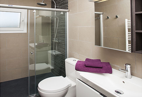 Photograph of bathroom B3