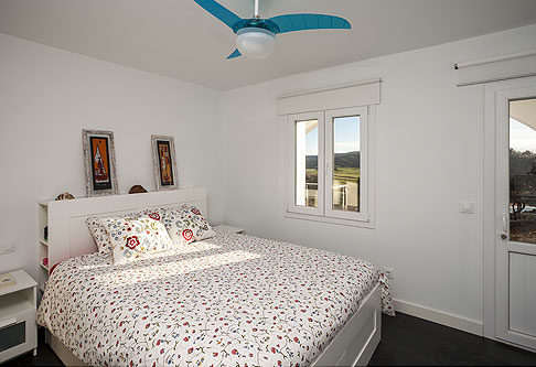 Photograph of bedroom D4